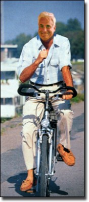 Dr Erich Meyer auf Fahrrad